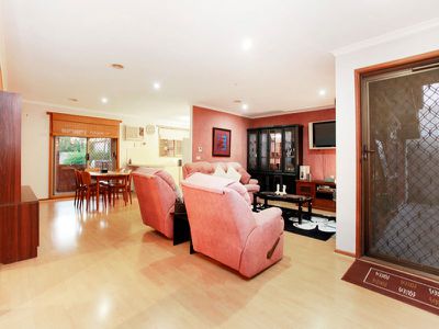 25 Lesley Drive, Hampton Park