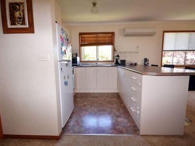 6 Myrtle Street, Tawonga South