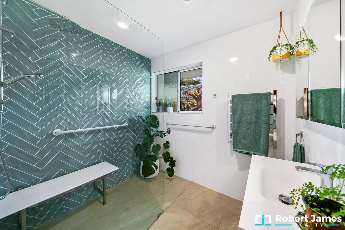 6 Hoylake Court, Tewantin