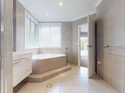 450 WHEELERS LANE, Dubbo