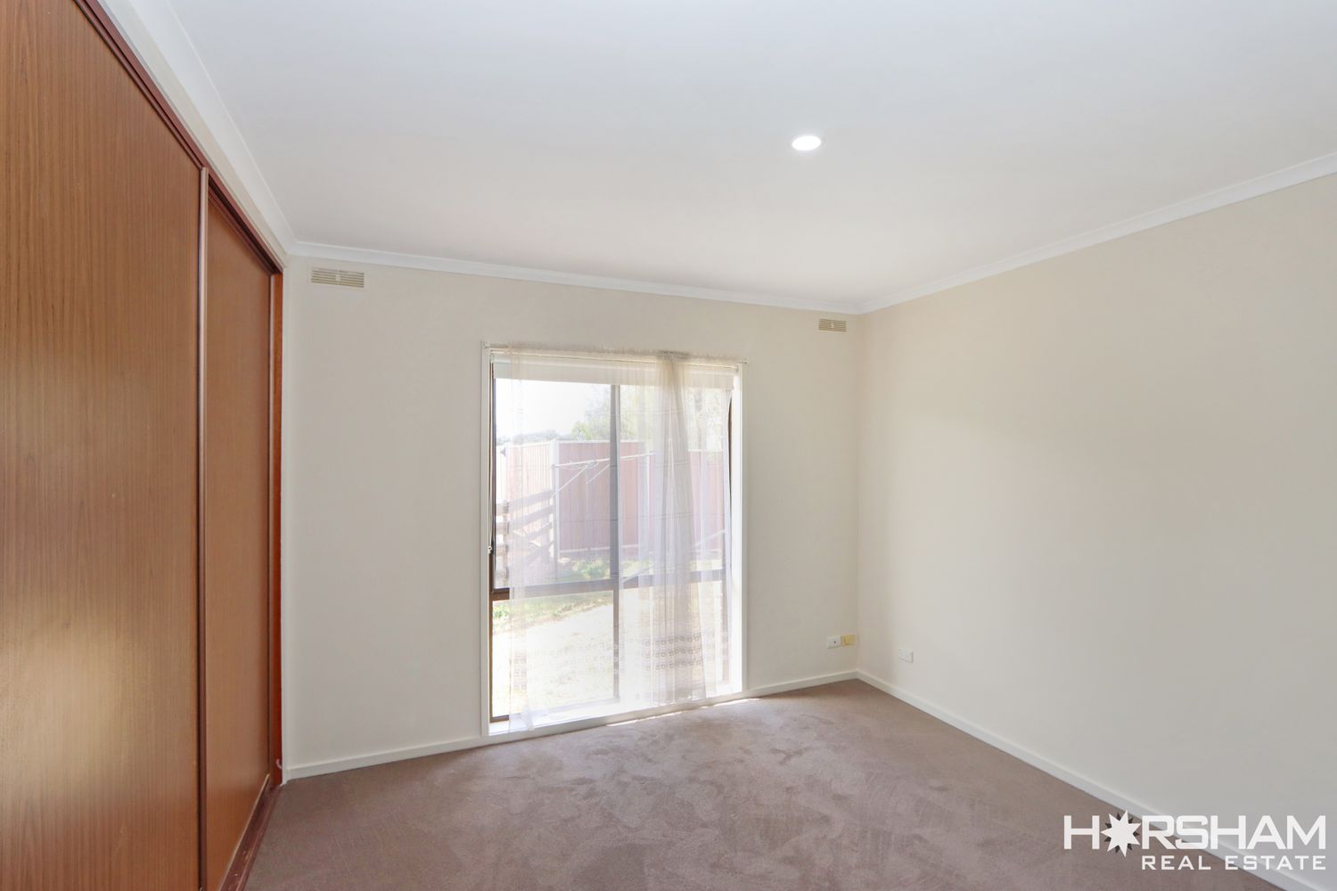 1 / 9 Young Street, Horsham