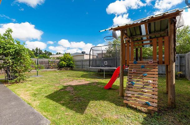 4 Ferntree Walk, Roxburgh Park