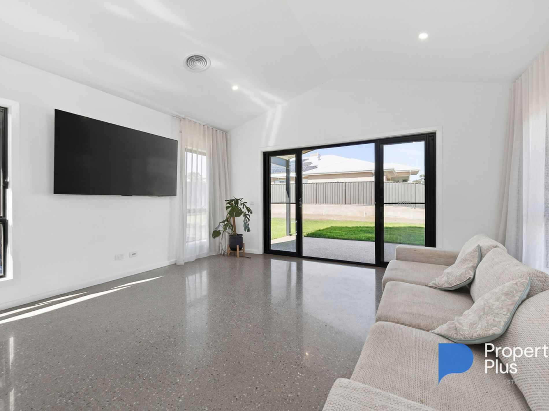 8 Banksia Court, Campbells Creek