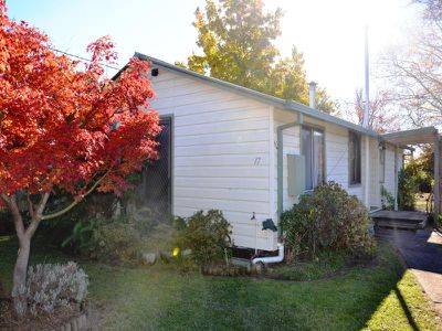 17 Freeburgh Avenue , Mount Beauty