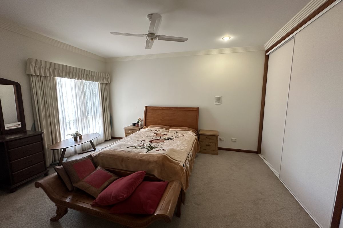 24 Aquarius Place, Bridgeman Downs