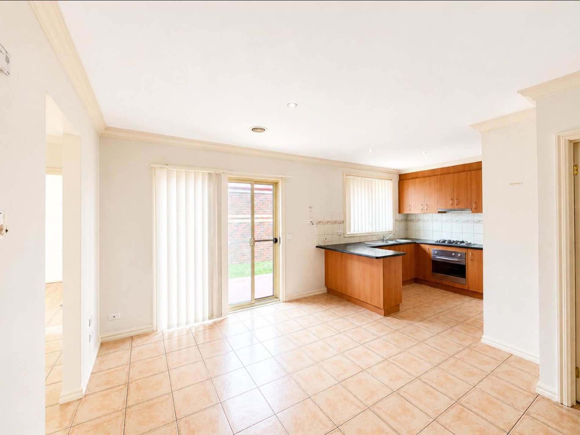 2 / 96 Thames Boulevard, Werribee