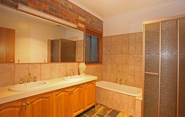 24 Keith Parade, Beaconsfield