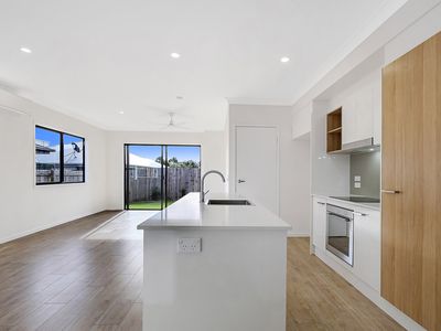 1 / 8 Xenia St, Pimpama