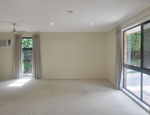 Great Family Home + Location image 5
