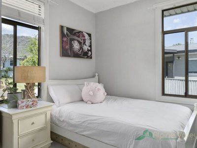 64 Lakeside Avenue, Mount Beauty