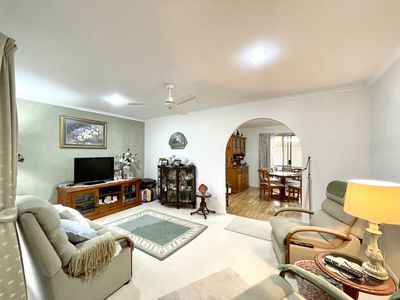 9 Lakeside Court, Torquay