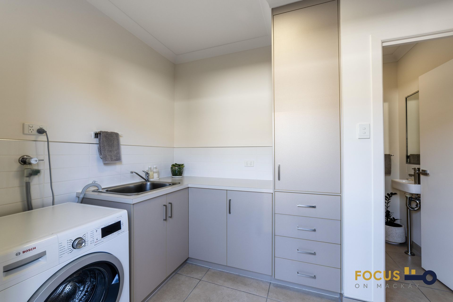 6 Pavillion Court, Glenella