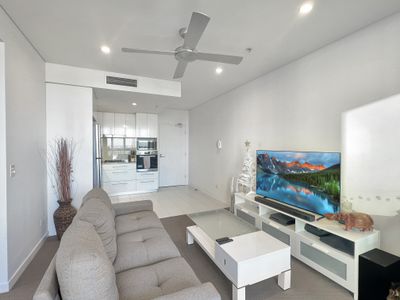 1077 / 16 Hamilton Place, Bowen Hills