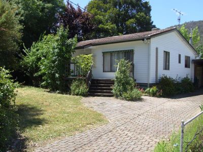 16 Lakeside Avenue, Mount Beauty