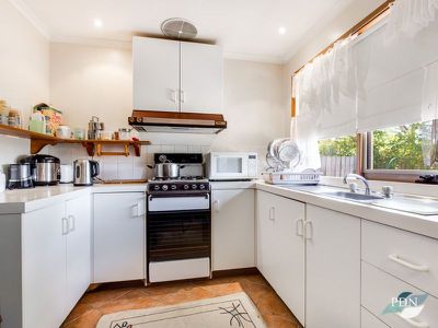 2B Vera Street, Werribee