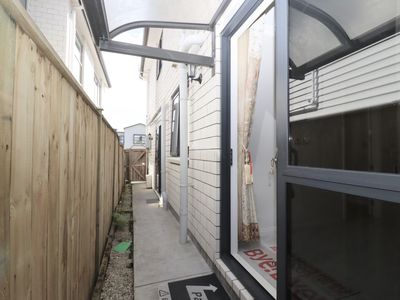 6 McQuoids Road, Flat Bush