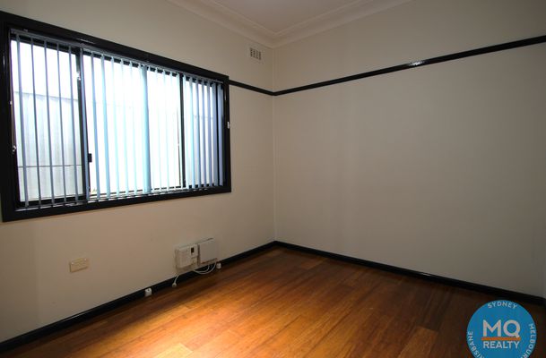 6 Dawn Crescent, Regents Park