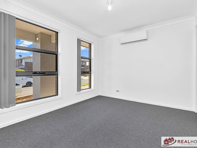 4 Treeview Place, Glenmore Park