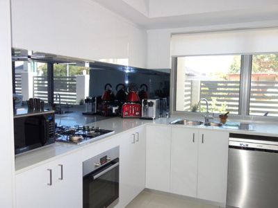 1/3 Leeder Street, Glendalough