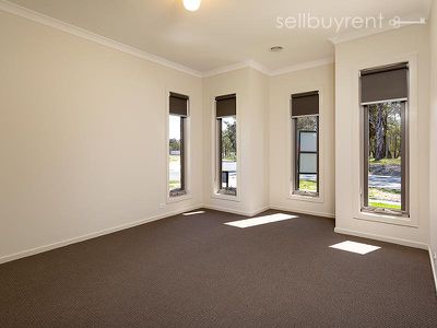 27 AXFORD BOULEVARD, Wodonga