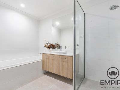5 Kinross Parade, Clyde North