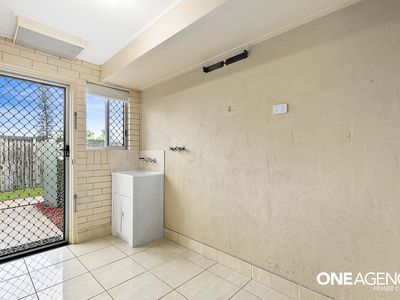 3 / 3 King Street, Urangan