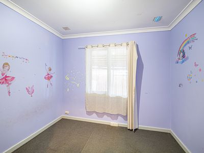 24 Grasmere Way, Kelmscott