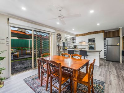 6 Moore Place, Currans Hill