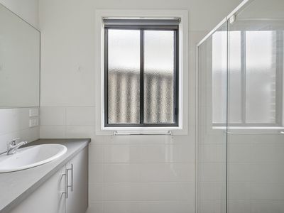 2 / 8 President Street, Seymour