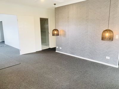 1 / 10 Vaggelas Crescent, Biggera Waters