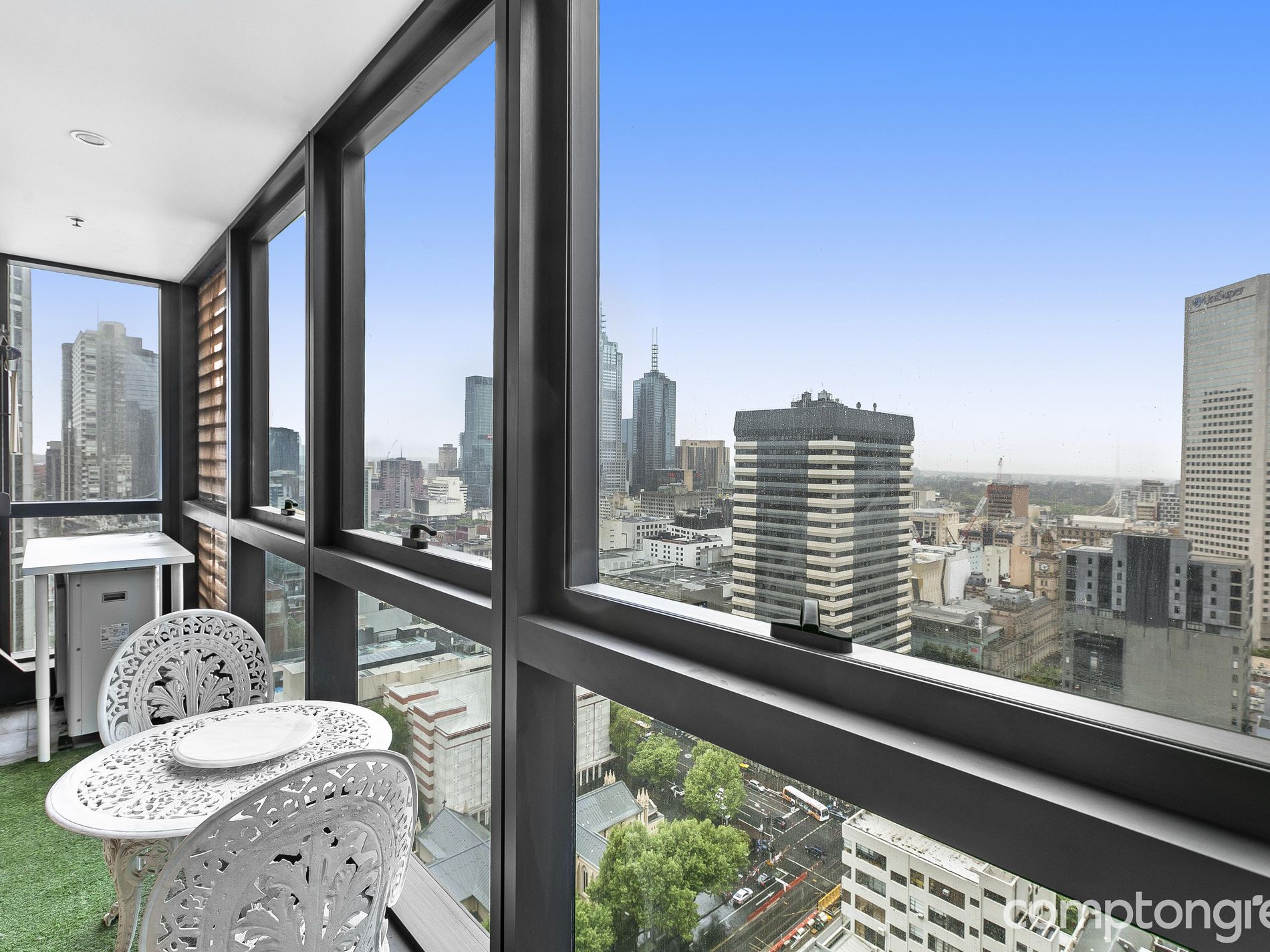2501 / 8 Sutherland Street, Melbourne