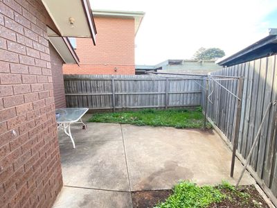 2 / 10 Sinns Avenue, Werribee
