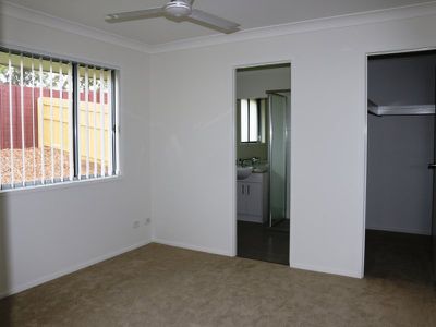 12 O'CONNELL Parade, Urraween