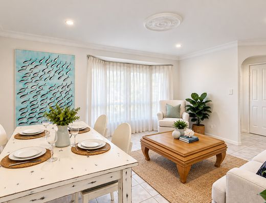 Spacious, Light-Filled Living in a Quiet Old Tewantin Cul-de-Sac image 4