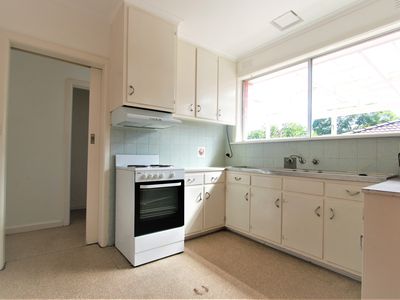 1 / 15 Essex Road, Mount Waverley