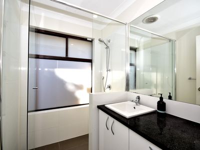 2 / 84 Clydesdale Street, Como