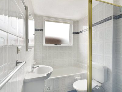 18 / 62 Mascot Drive, Eastlakes