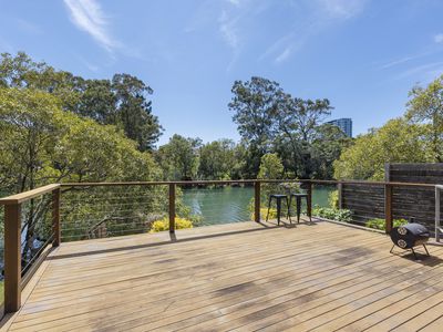 1 / 13 Royal Palm Court, Southport