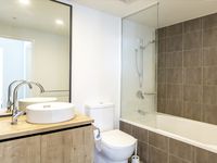 20701 / 11 Beesley Street, West End