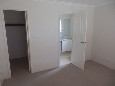 53 Amberley Way - Small pets considered, Westminster