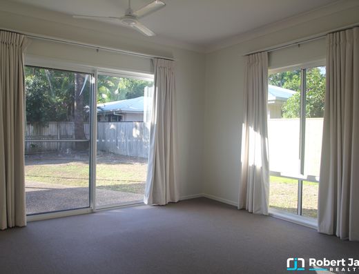 Noosa Waters Family Home image 8