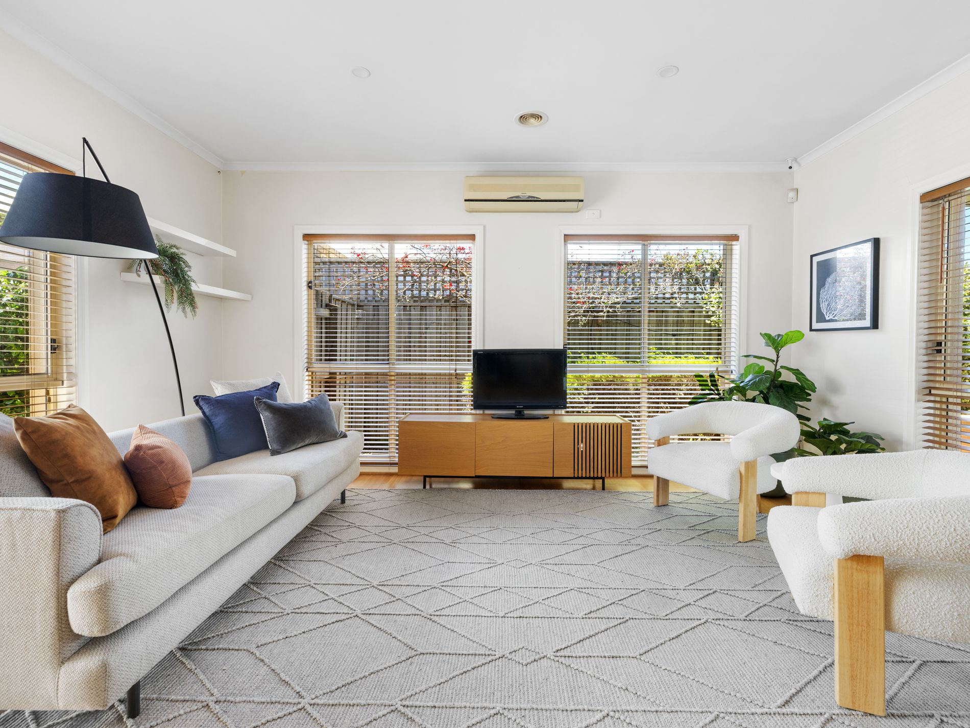 2 / 198 Civic Parade, Altona