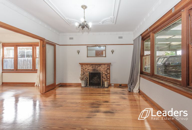 8 BURNS AVENUE, Murrumbeena