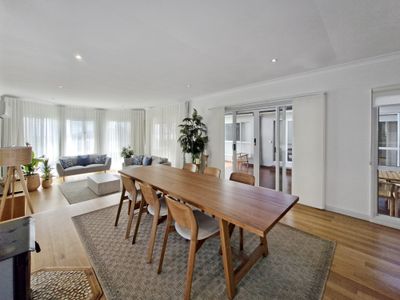 24 Crouch Avenue, Atherton