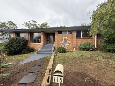 115 The Parkway, Bradbury