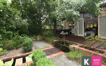 4 Paul Grove, Beaconsfield Upper
