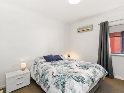 1 / 11 Regal Place, East Perth