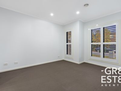 8 Dedina Walk, Dandenong