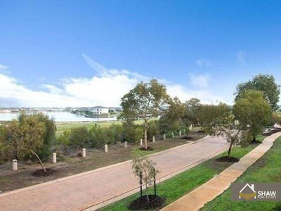 34/9 Greg Norman Drive, Sanctuary Lakes