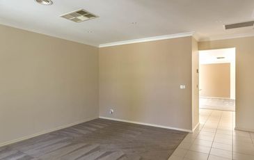 4 Gareth (Patrick) St, Cranbourne East